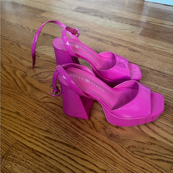 Barbie core hot pink platform heels - Picture 4 of 4